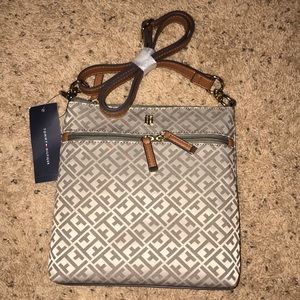🔥Tommy Hilfiger crossbody purse 🔥